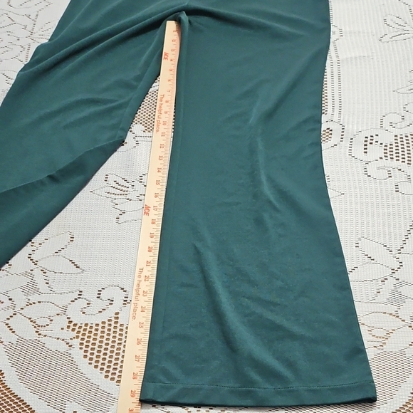 Travel Ready Green Two-Piece Pant Suit - Picture 5 of 16